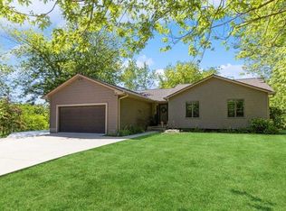 3975 Spring Breeze Ct NE, Solon, IA 52333