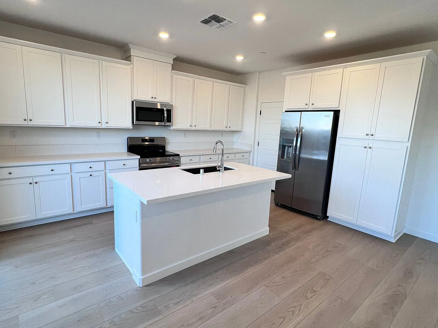 5430 Lake Mary Dr — Photo 3