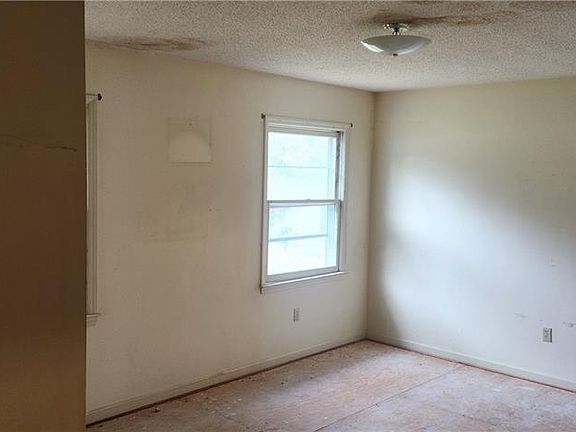 4th image of 122 Hill St