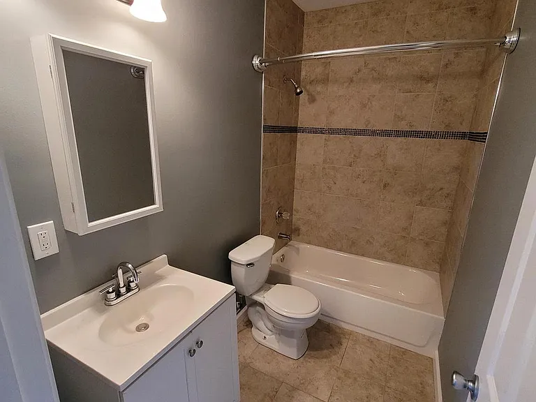 15406 Sir Edwards Dr — Photo 35