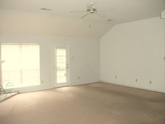 4th image of 6611 Imperial Oak Dr
