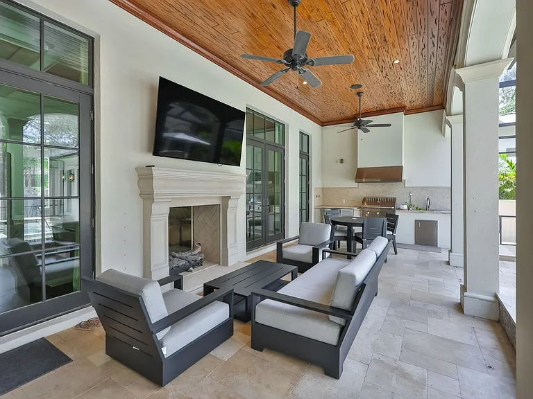 629 Riviera Dr — Photo 41