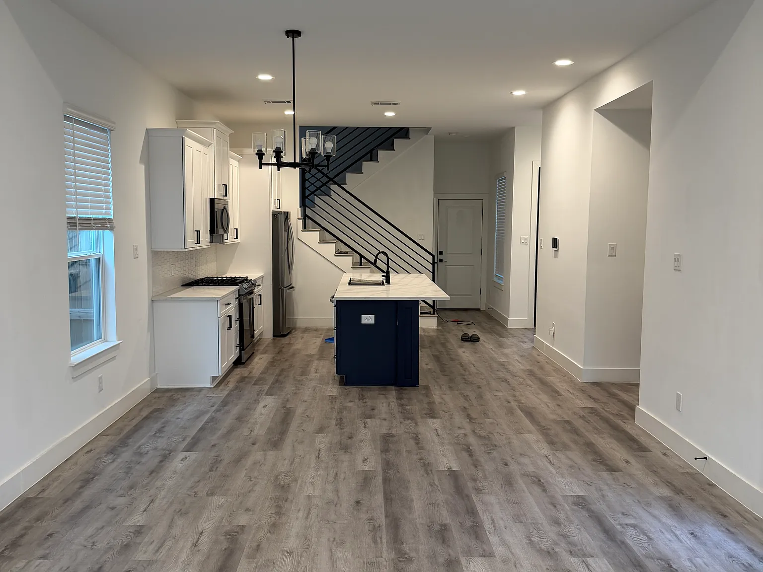 3 bed, 2.5 bath, 1698 sqft, $2,300 — Photo 3