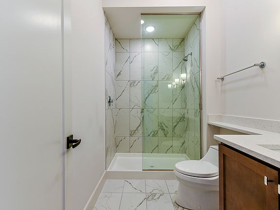 4th image of 1296 Chesapeake Ave #303