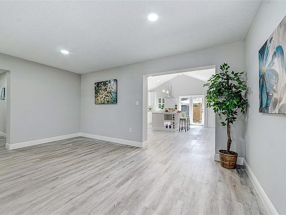 5th image of 235 Maplewood Dr