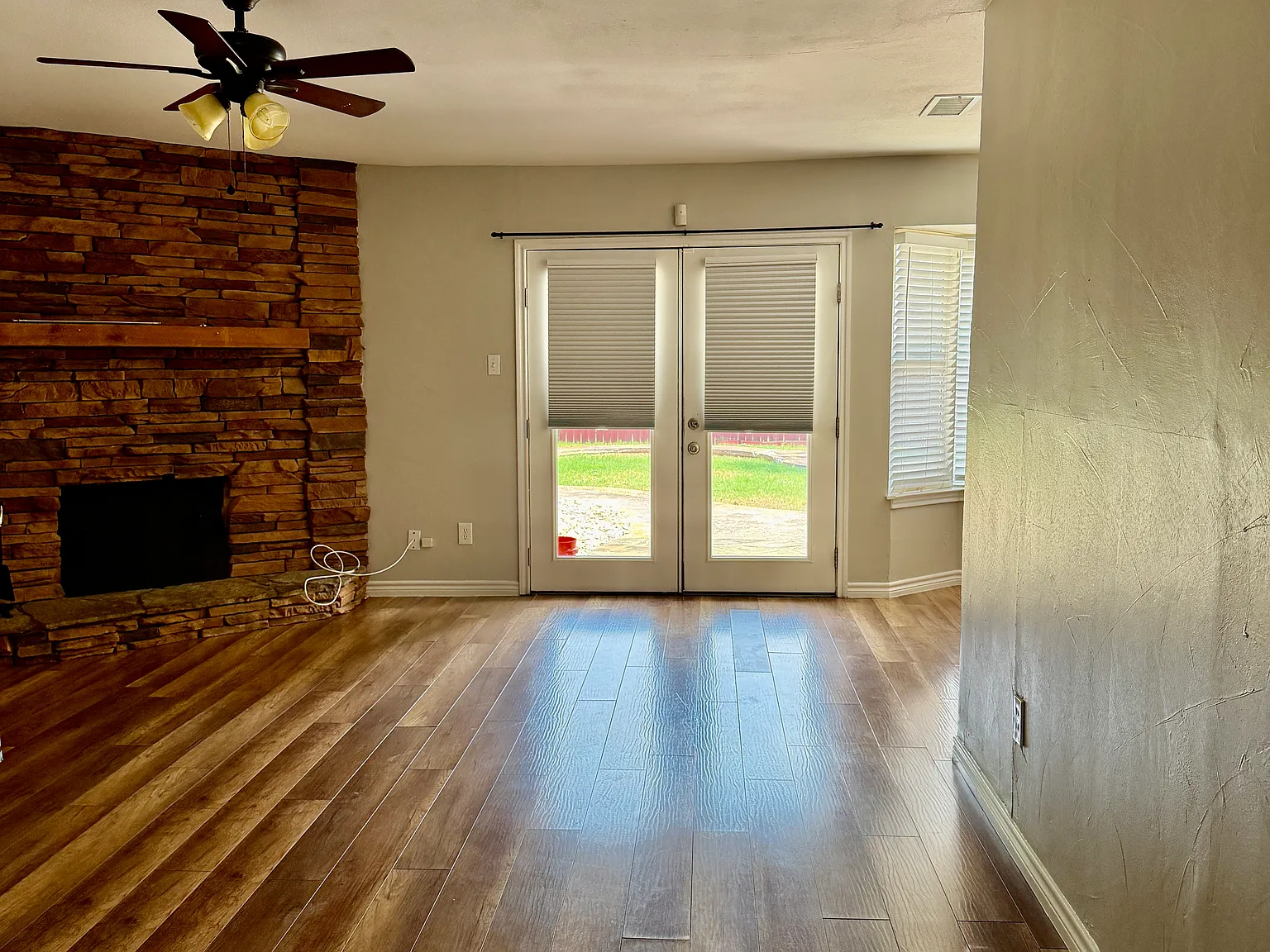 Home for rent in Lake Dallas, TX — Photo 4