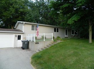810 Forest Dr, Mayville, WI 53050