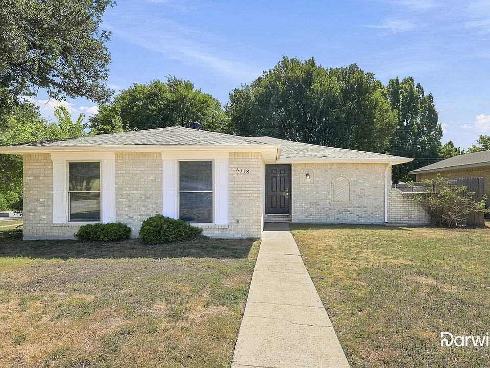 2718 Oakmont Dr
