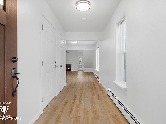 3rd image of 17023 Riddell St