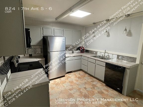 3rd image of 824 17th Ave S #6
