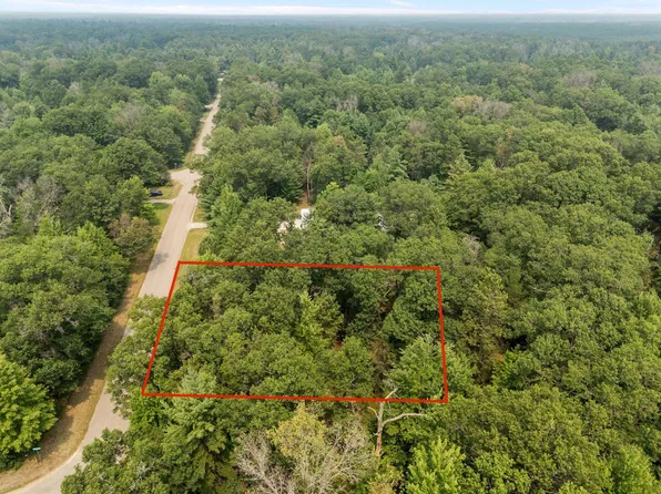 N6974 Lynwood Dr #12, Shawano, WI 54166