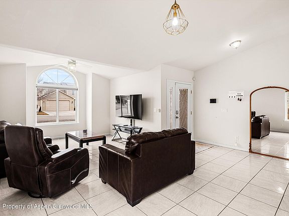 5th image of 1173 E 18th Way