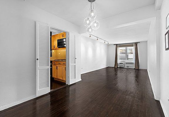 5th image of 408 W 34th St APT 6-J