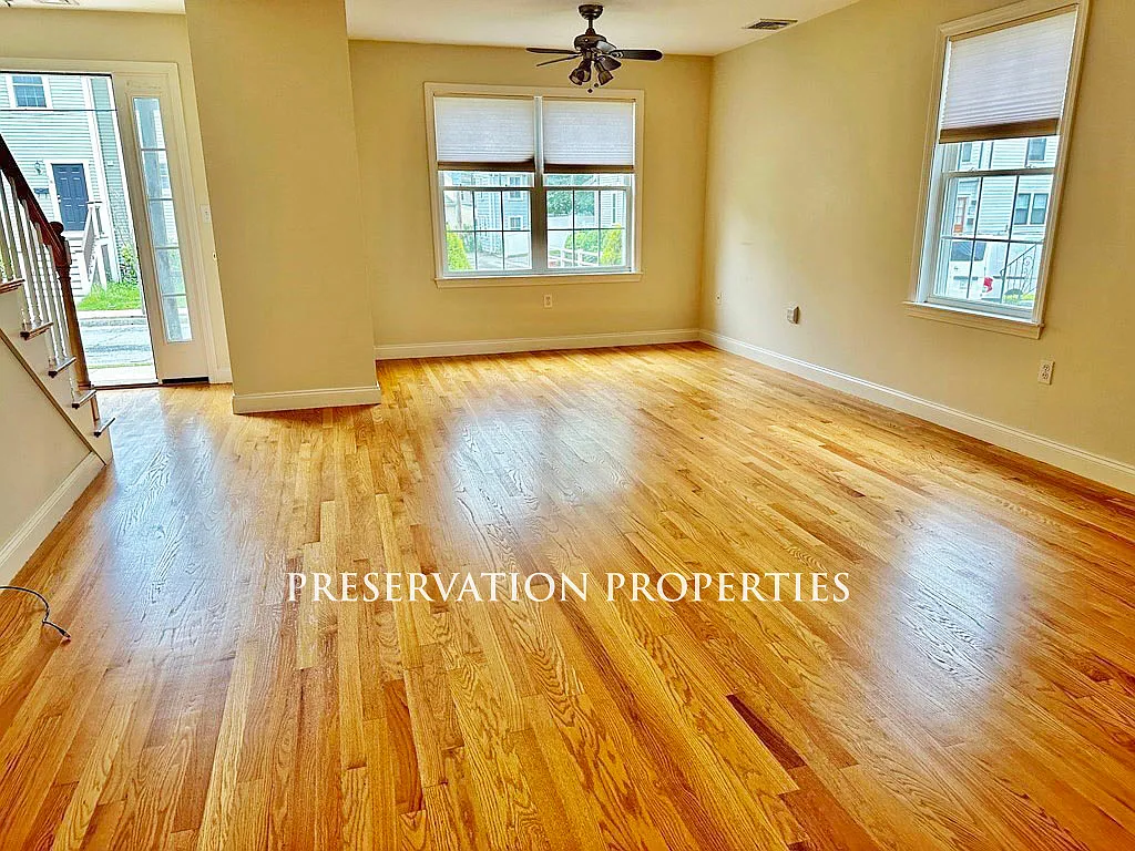 3 bed, 2.5 bath, 1650 sqft, $4,300 — Photo 2