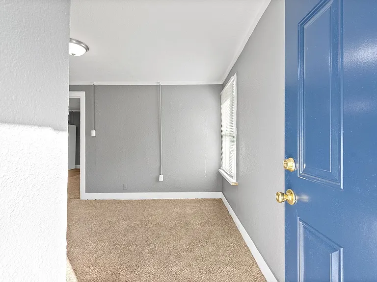 Lafayette Road-420 — Photo 23