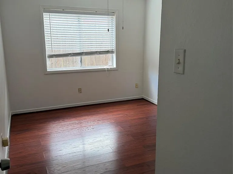 2926 Colony Dr — Photo 5