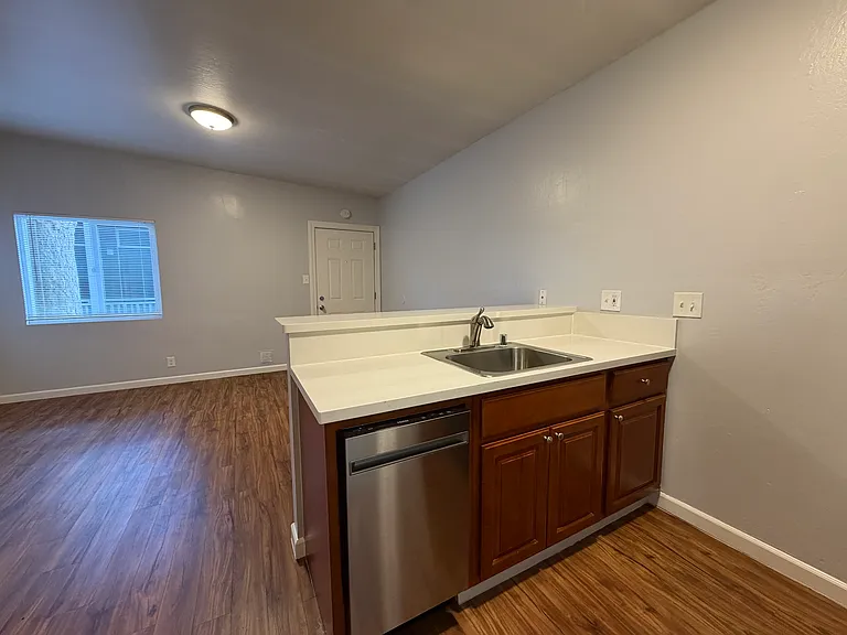 Tahoe Terrace Apartments — Photo 5