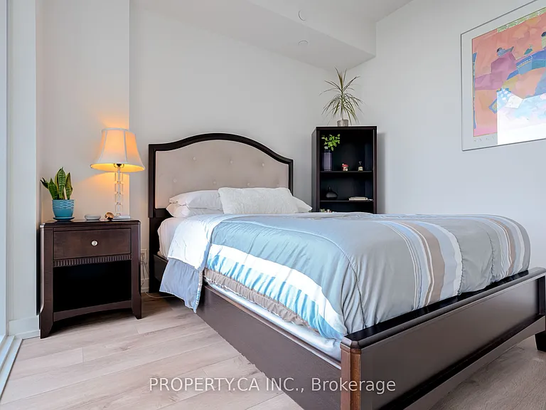 33 Helendale Ave #719 — Photo 19