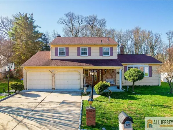 62 Laura Ave, Edison, NJ 08820