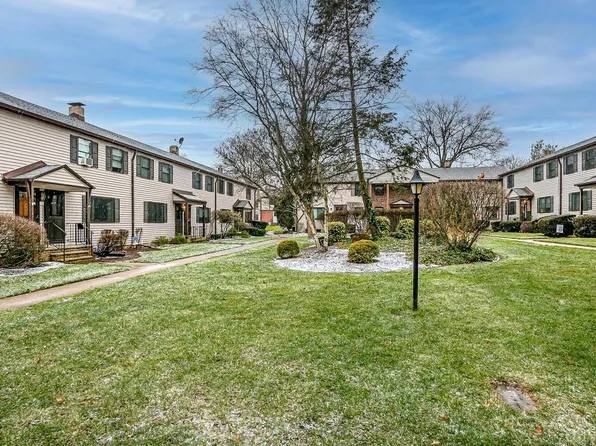 225 Rose St #2201, Metuchen, NJ 08840