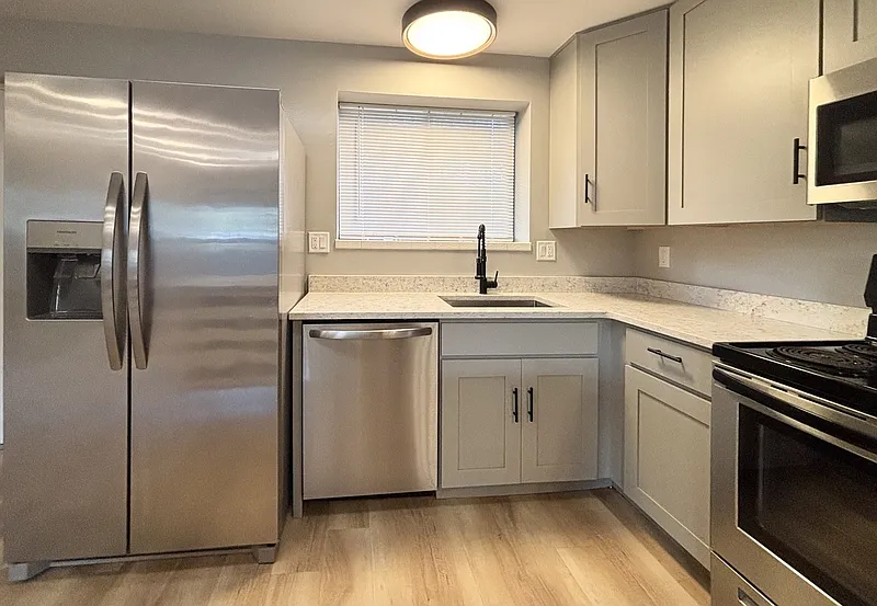 2 bed, 2.0 bath, 865 sqft, $1,590 — Photo 4