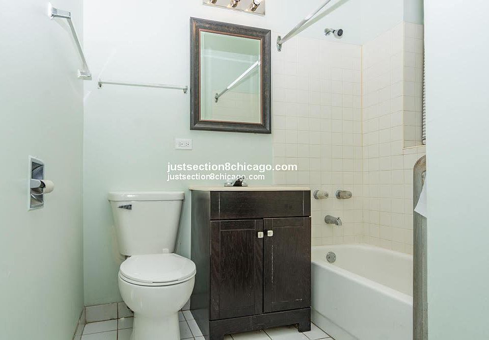 2nd image of 8015 S Vernon Ave APT 3B