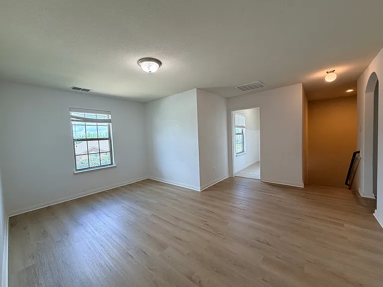 140 Collin St — Photo 9