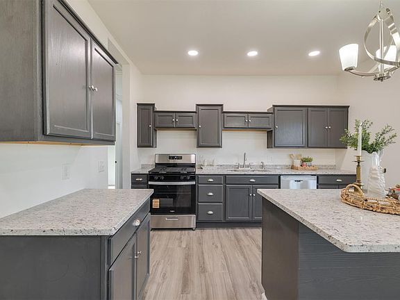5th image of 502 N Broadway St