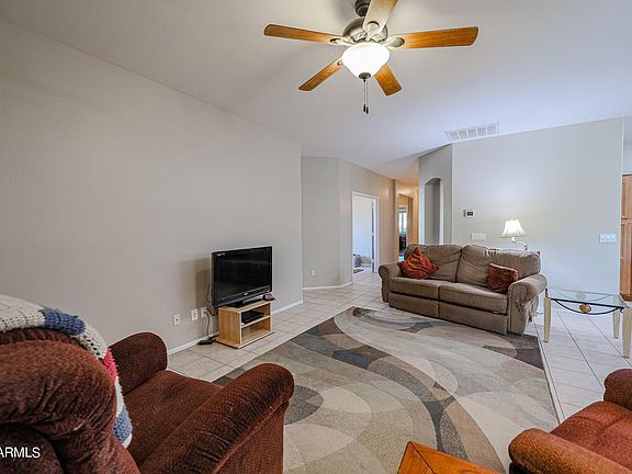 5th image of 762 E Kelsi Ave