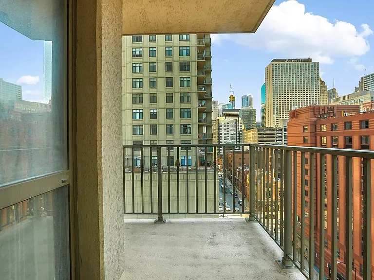 635 N Dearborn St #1806 — Photo 5