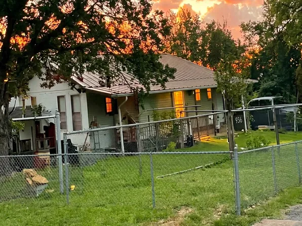 636 Maple Ln, Cottonwood Shores, TX 78657