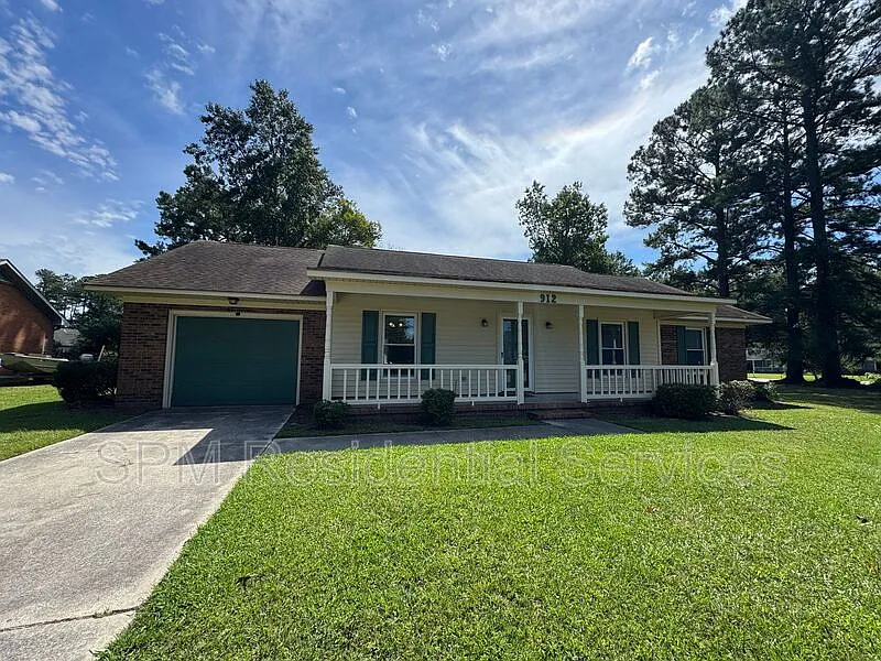 3 bed, 2.0 bath, 1617 sqft, $1,950 — Photo 2