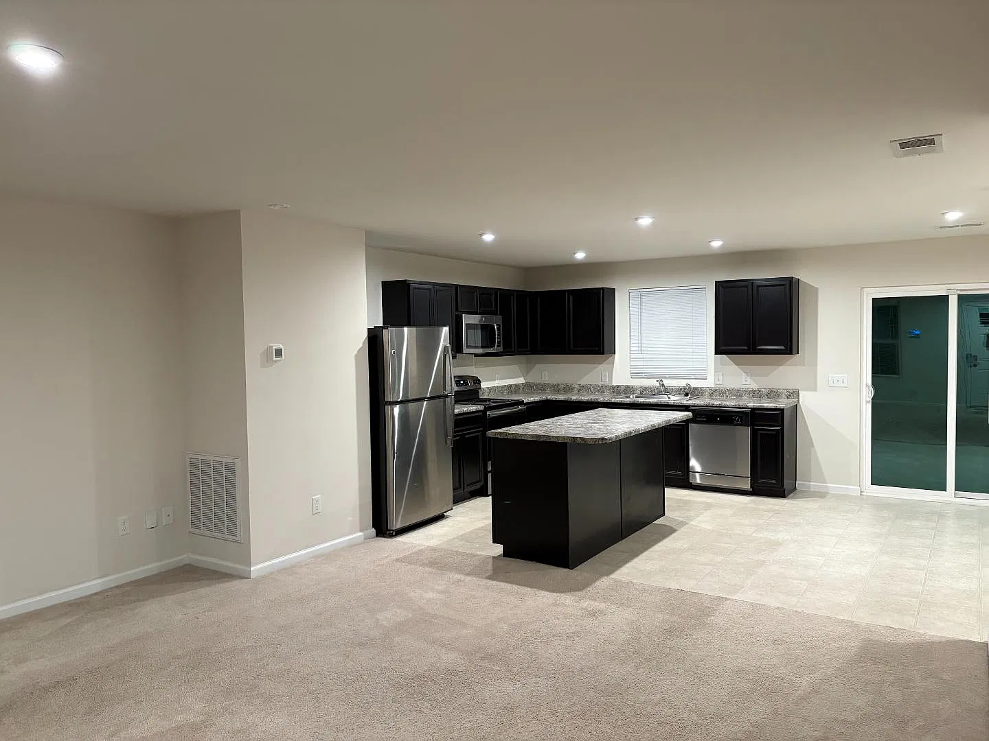 102 Castlebrook Dr — Photo 3