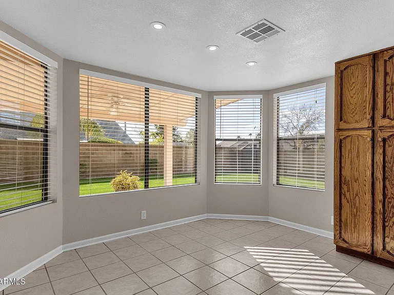4307 E Karen Dr — Photo 8