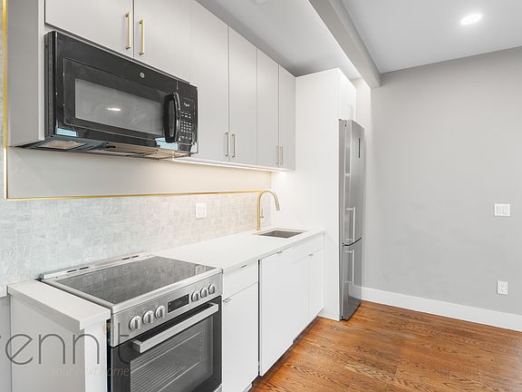 5th image of 853 Lexington Ave #7A