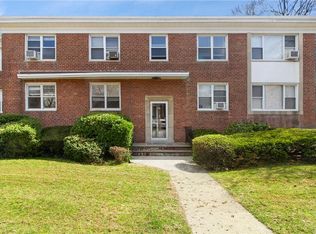 24 Keogh Ln APT 1B, New Rochelle, NY 10805