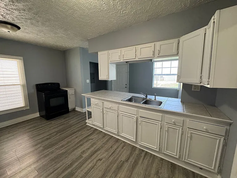 309 Iowa St — Photo 10