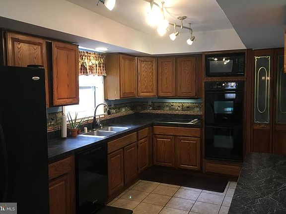 3rd image of 9709 Tam O Shanter Dr