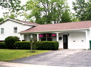 200 Meadow Cir, Rochester, NY 14609