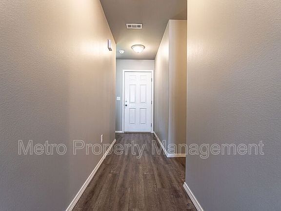 4th image of 600 SW Loudon Dr #2