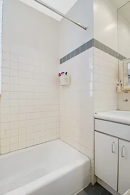 Sold by Nest Seekers International | media 8