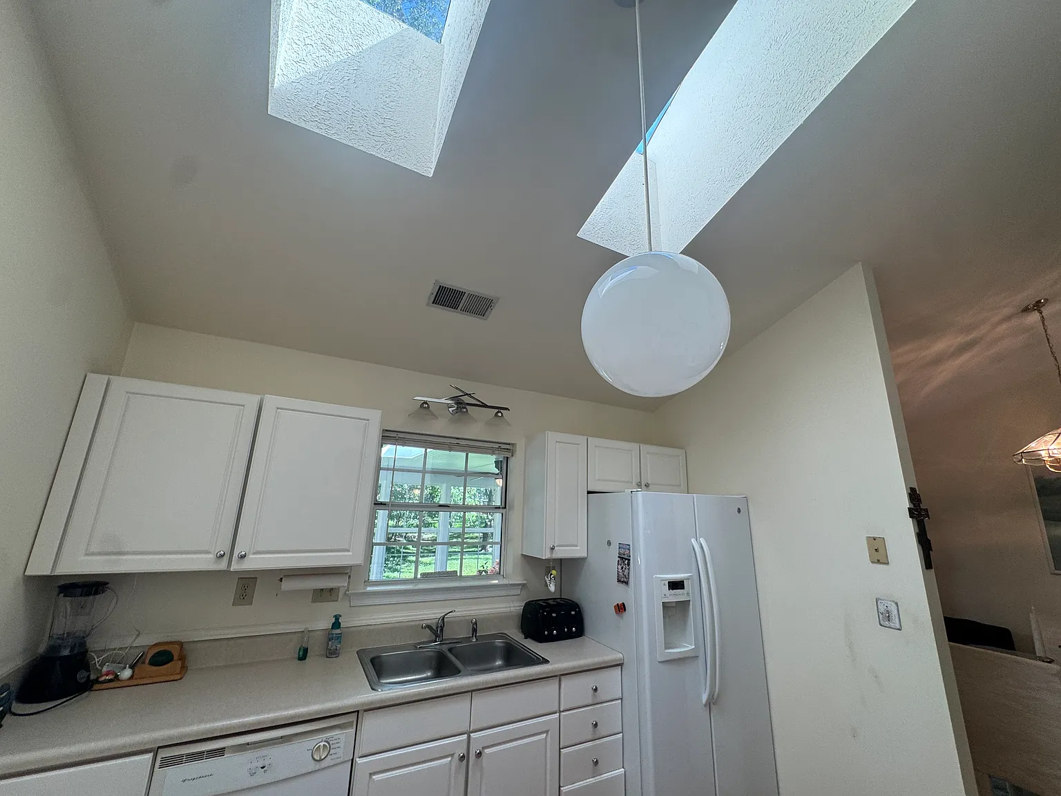 3177 Saddlebrook Ln — Photo 3