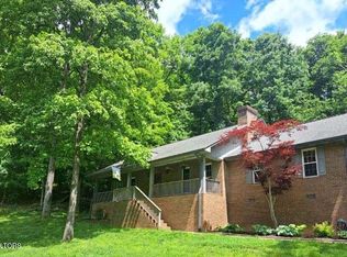 3848 Dovefield Ct, Louisville, TN 37777