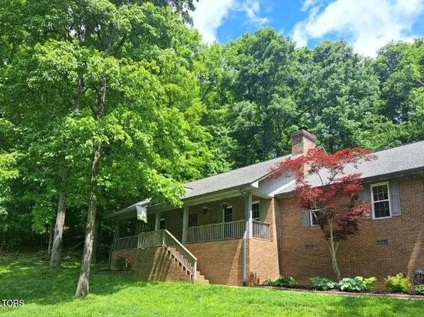 3848 Dovefield Ct, Louisville, TN 37777