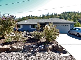 215 Penny Ln, Shady Cove, OR