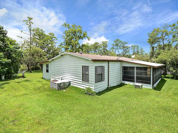 3rd image of 32 Newcastle Dr