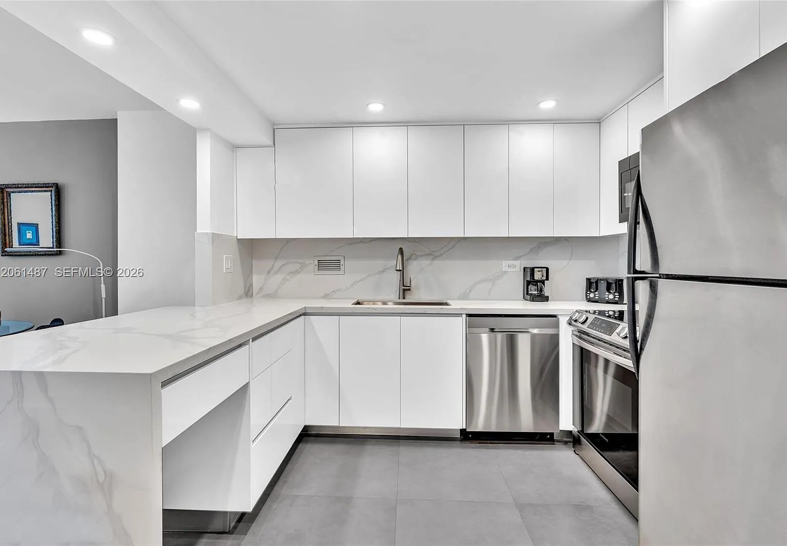 Roney Palace Condo — Photo 4