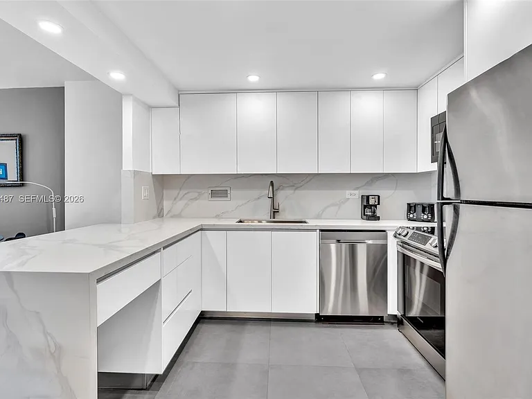 2301 Collins Ave #1543 — Photo 5