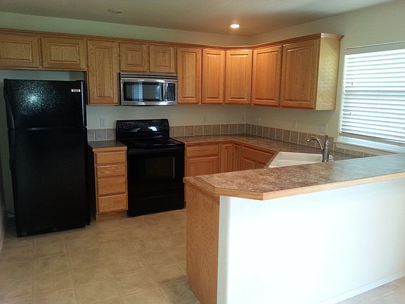 Kitchen and Breakfast Bar