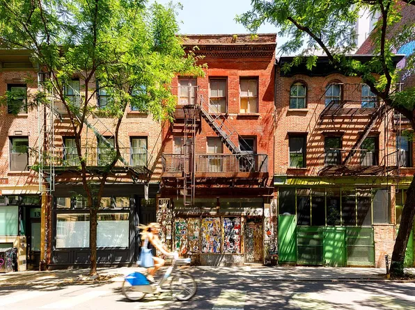 9 Bleecker St, New York, NY 10012